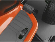 Трактор садовый Husqvarna TS142T боковой выброс, ширина кошения 107см