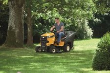 Трактор садовый CUB CADET XT1 OR106