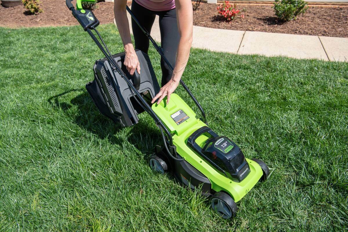 Газонокосилка аккумуляторная GREENWORKS G24LM32K2 (2509607) [24В, 1х2.0 Ач, з/у]