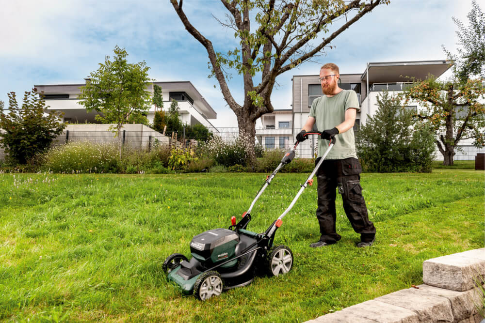 Газонокосилка аккумуляторная METABO RM 36-18 LTX BL 46 (T0524) [18В, 2х5.2 Ач, з/у]