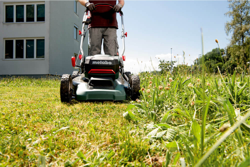 Газонокосилка аккумуляторная METABO RM 36-18 LTX BL 46 (T0524) [18В, 2х5.2 Ач, з/у]